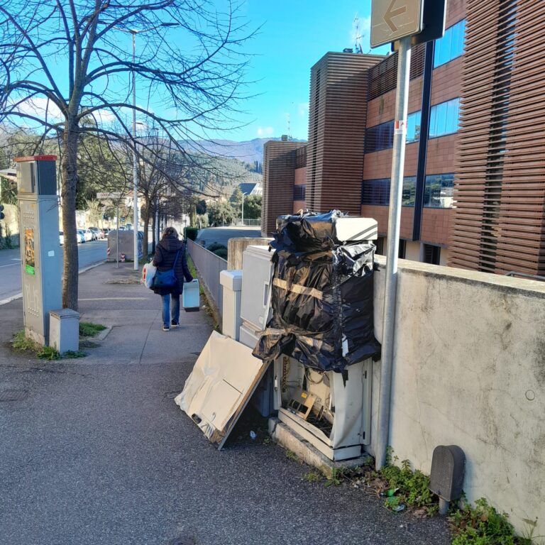 Arezzo, via Fonte Veneziana: l’armadio della vergogna