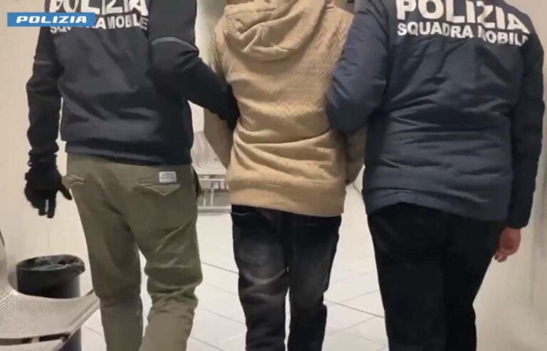 Blitz della polizia ad Arezzo: un arresto e oltre 80 persone identificate