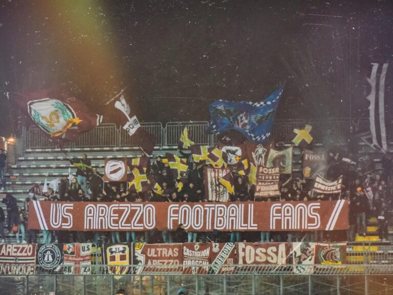 Arezzo domina nella nebbia: vittoria per 2-0 a Rimini