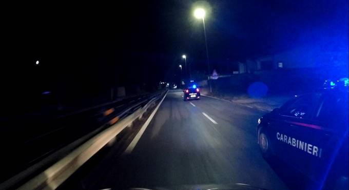 Inseguimento di 10 km, nell’auto fucili rubati ad Arezzo