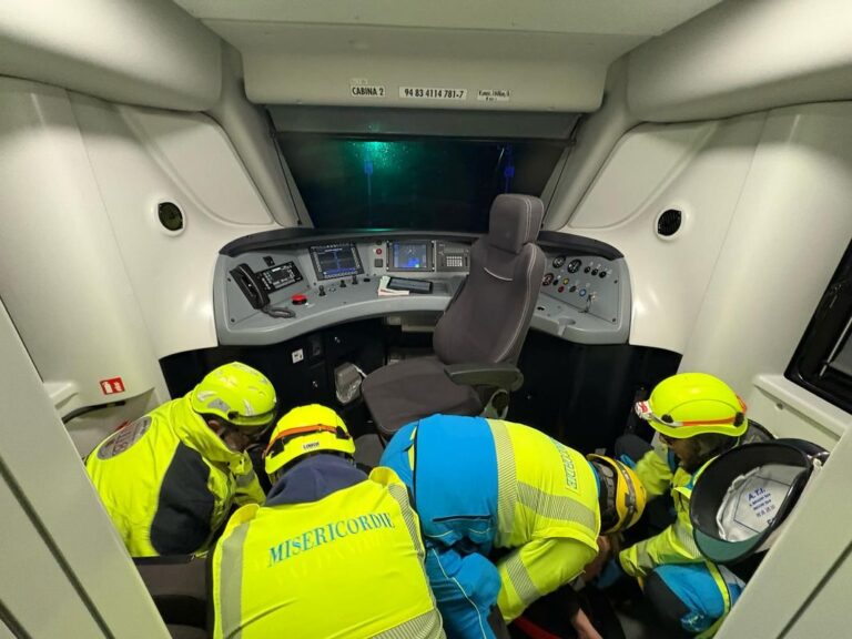 Esercitazione di emergenza sulla linea ferroviaria Firenze-Arezzo: simulato il soccorso a un macchinista