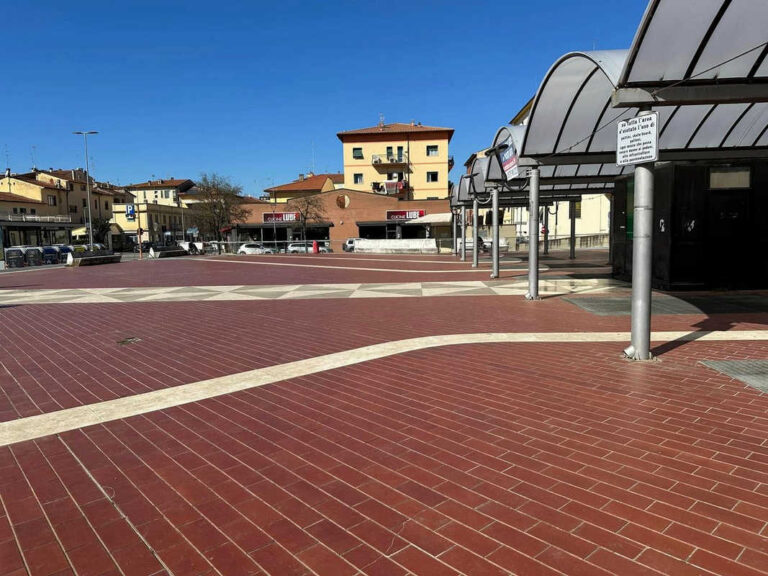 Arezzo, la città che brilla… ma solo nei comunicati stampa