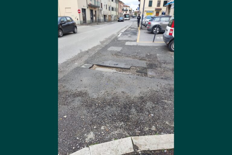 Arezzo e le sue buche: la città diventa un groviera
