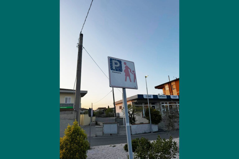 Castiglion Fiorentino: uomo daltonico al parcheggio rosa?