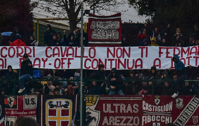 Arezzo, vittoria tra pioggia e battaglie: che impresa a Piancastagnaio