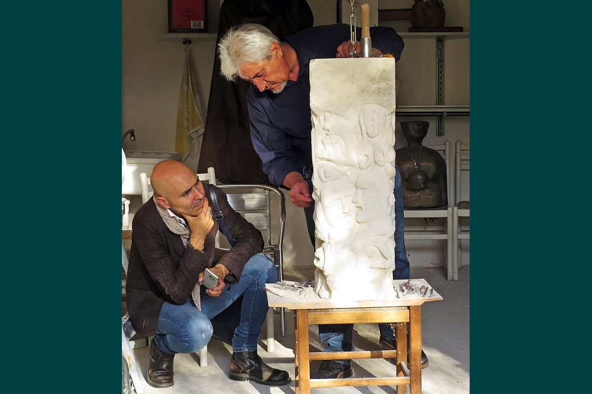 foto Giovanni Pelini assieme al giornalista e curatore Marco Botti