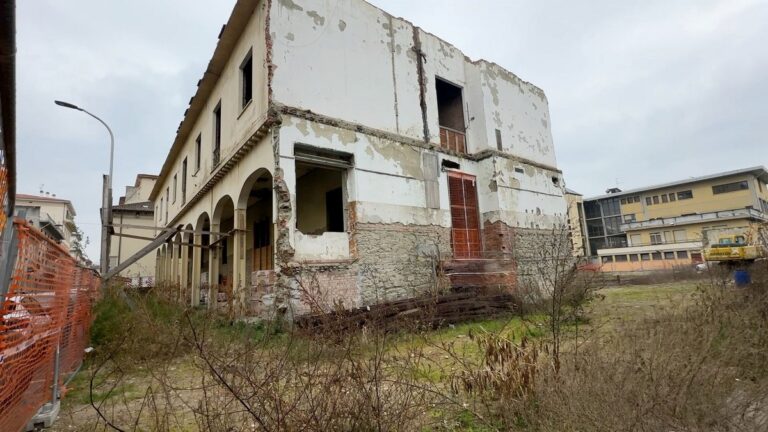 Da asilo a acquitrino, passando per la burocrazia: il miracolo all’incontrario di via Filzi