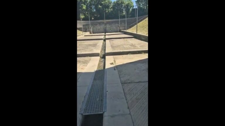 Villa Severi: miracolo! Tagliata l’erba. Ma il degrado… quello no, quello resta sacro
