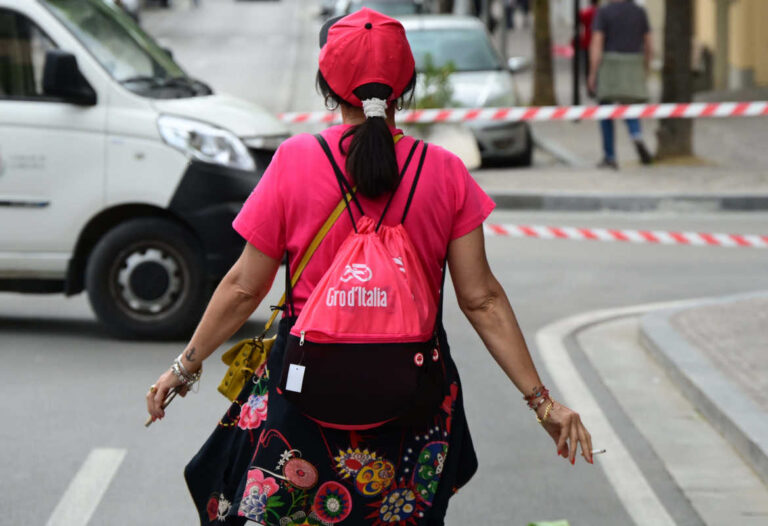 Camucia in festa per il Giro: colori, emozioni e pedalate rosa