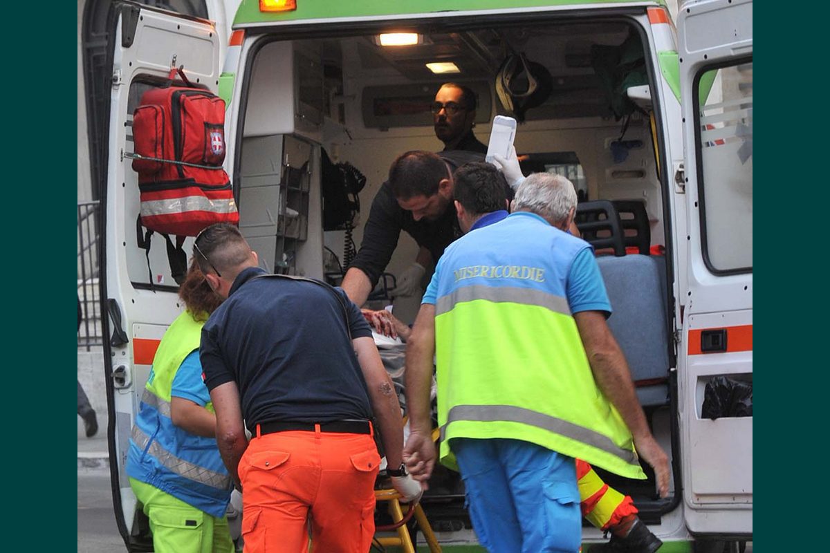 Ambulanza con ferito