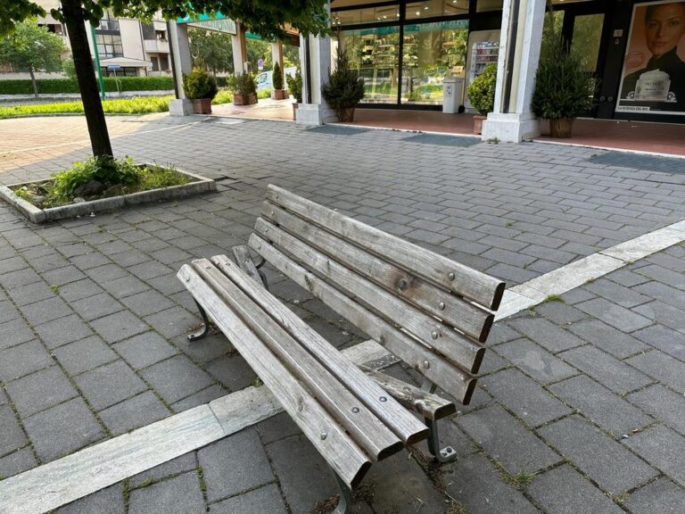 La panchina della speranza (Rotta): un monumento alla sanità pubblica