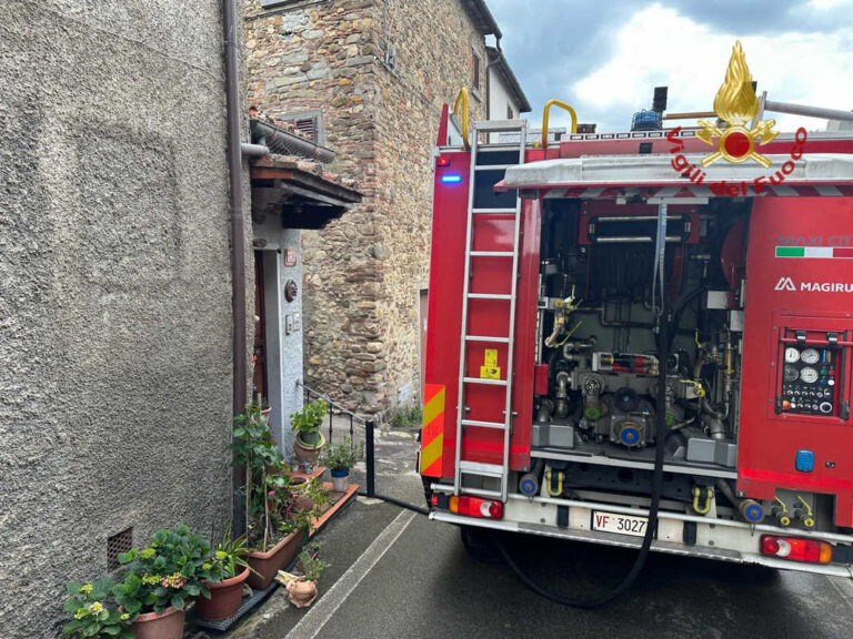 Tragedia a Quarata: uomo muore in un incendio scoppiato in un garage, in salvo una ragazza