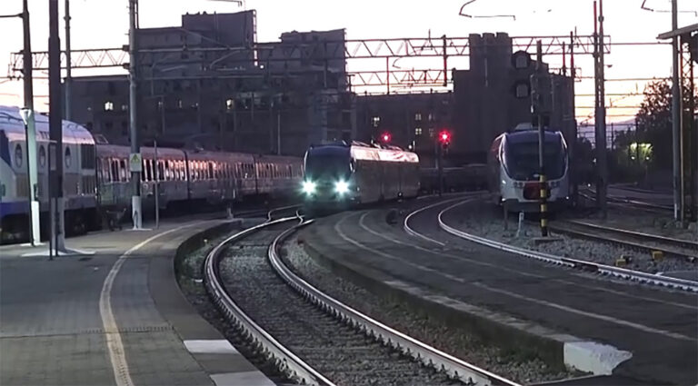 Treno soppresso per un guasto: pendolari si organizzano in auto per raggiungere Arezzo