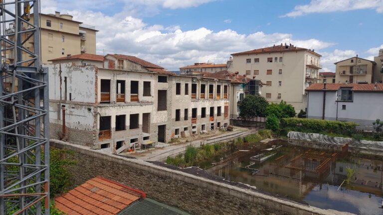 Via Filzi: un fallimento annunciato. Il Comune sbaglia appalto e lascia il degrado ai cittadini