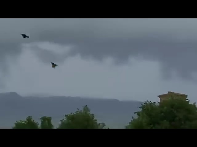 Maltempo in Toscana: allerta arancione e danni nel Casentino, fulmine colpisce il campanile di Poppi