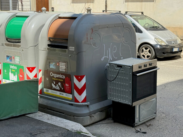 Favole dell’abbandono:   L’urlo dell’umido