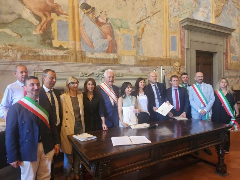 Accordo storico Toscana-Umbria sull’acqua di Montedoglio: via ai distretti irrigui, no di Giani alla stazione AV a Creti