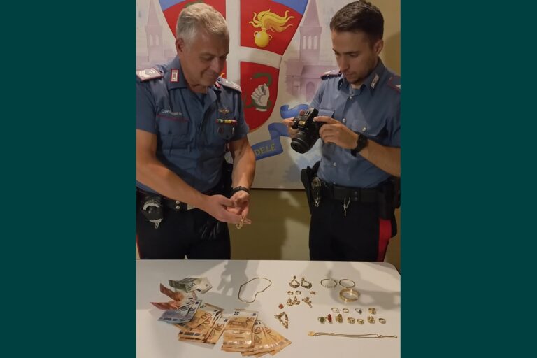 Si fingono carabinieri e truffano un’anziana: arrestati due uomini grazie alla prontezza della vittima