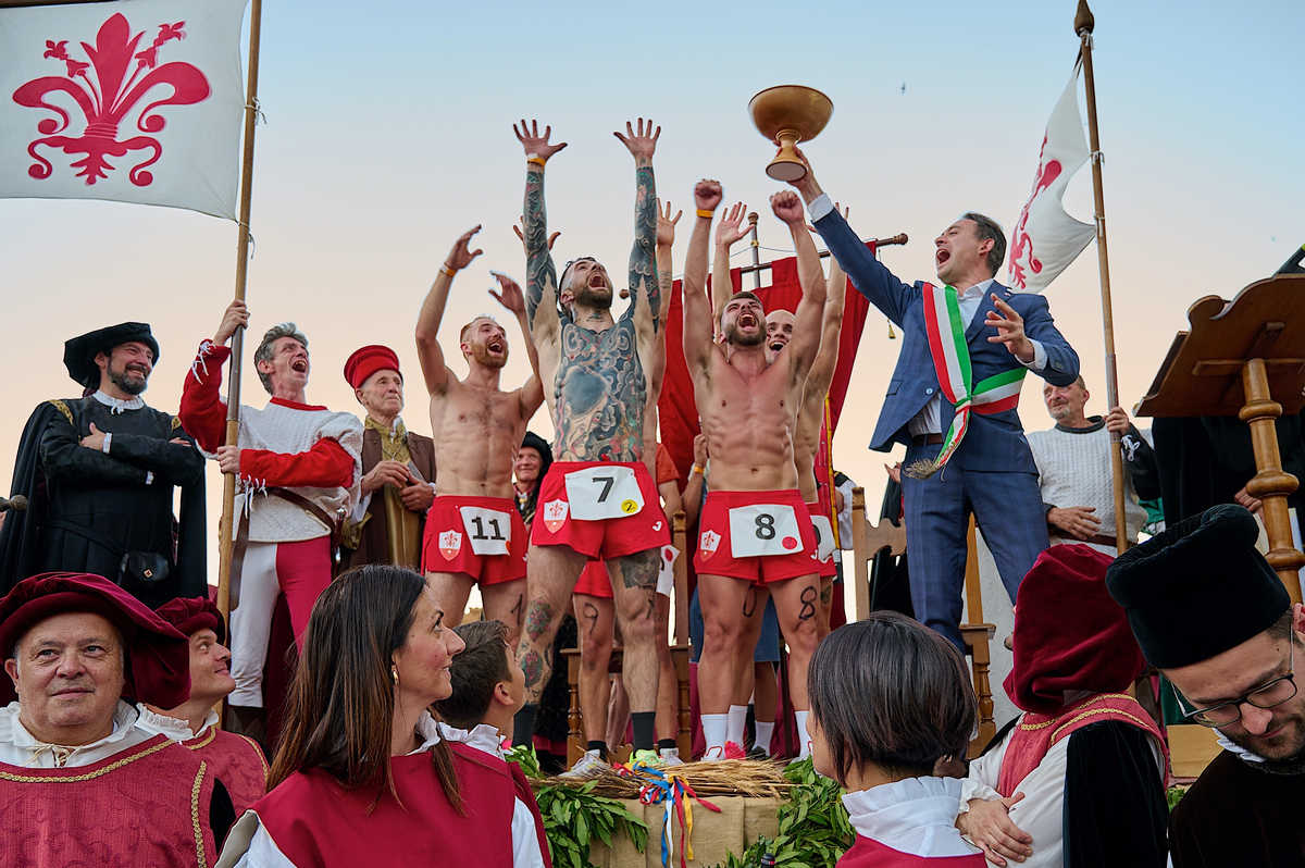 La festa di Anghiari per il successo al Palio della Vittoria 2025, foto Stefano Boldrini Studio F10