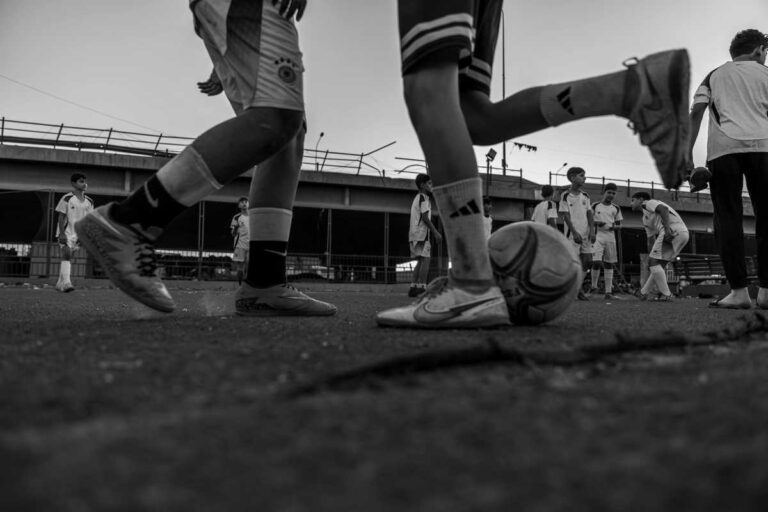 Daspo di quattro anni al padre di un giovane calciatore: aggredì un arbitro 18enne ad Arezzo