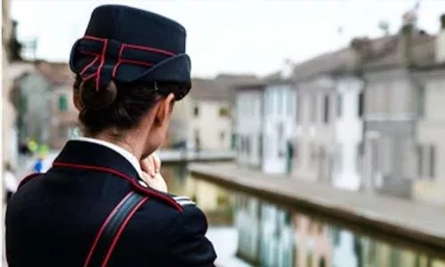 Lite in casa degenera: morde una carabiniera e finisce in arresto