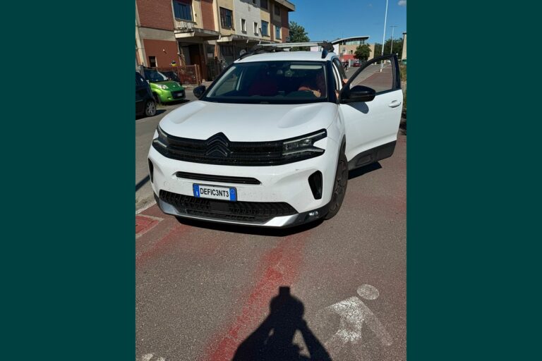 Ciclabile occupata? E chi cazzo sei, il nonno di Fast & Furius?