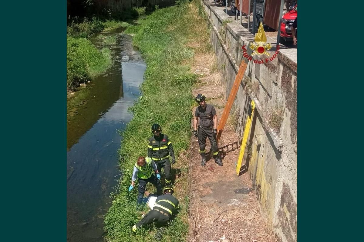Montevarchi, uomo cade nel fiume Dogana