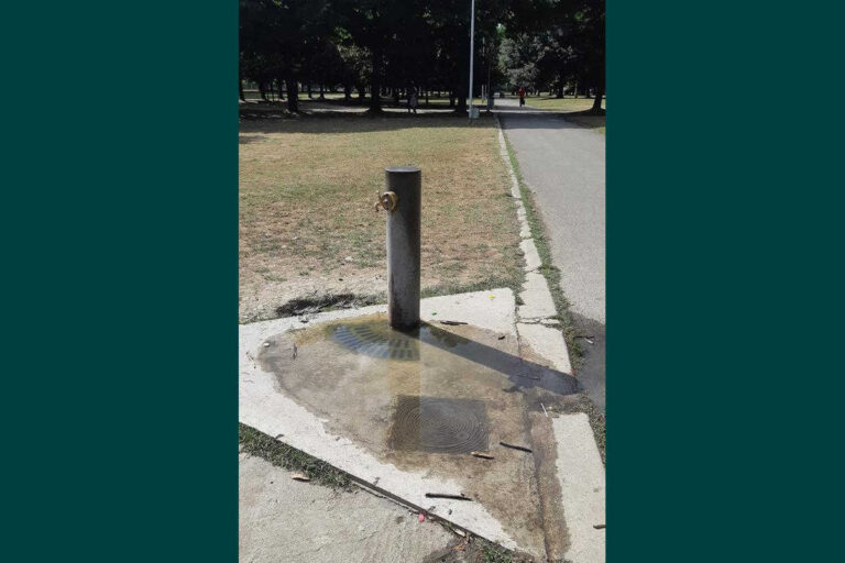 Arezzo, la nuova Venezia: al parco Giotto, prime ti disseti, poi ti fai il pediluvio (obbligatorio)