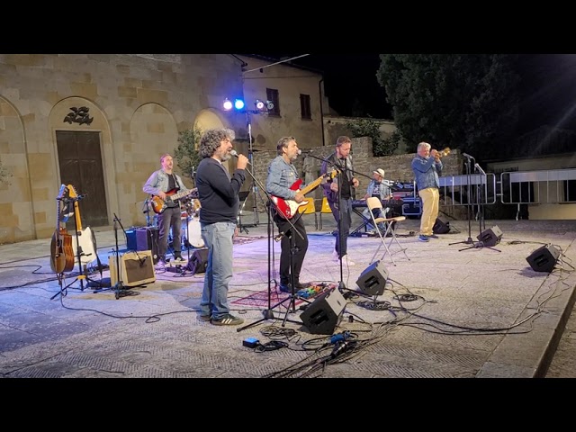 Canzoni per la Pace: Andrea Scanzi incanta Civitella tra musica e memoria collettiva