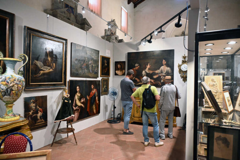 CortonAntiquaria 2025: viaggio per immagini nella mostra d’arte e antiquariato