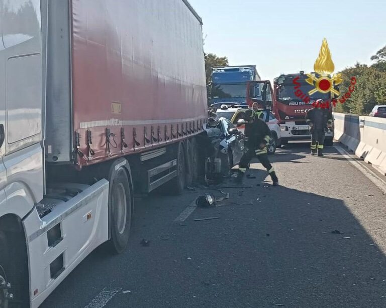 Grave incidente sul raccordo A1 a Pietraia: 30enne elitrasportato alle Scotte