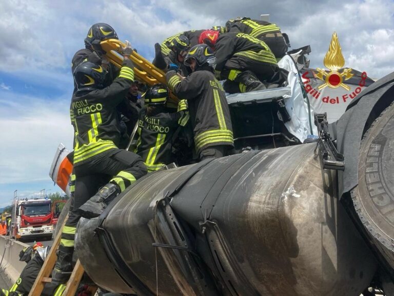 Inferno in A1, tre morti per un video al volante: verso il processo