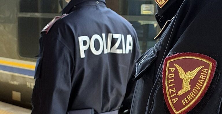 Arezzo, rapinano una collanina alla stazione: fermati dalla Polizia quattro minorenni