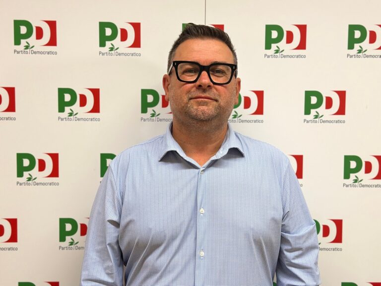 Regionali 2025, il PD presenta il candidato Alessandro Caneschi al mercato di viale Giotto