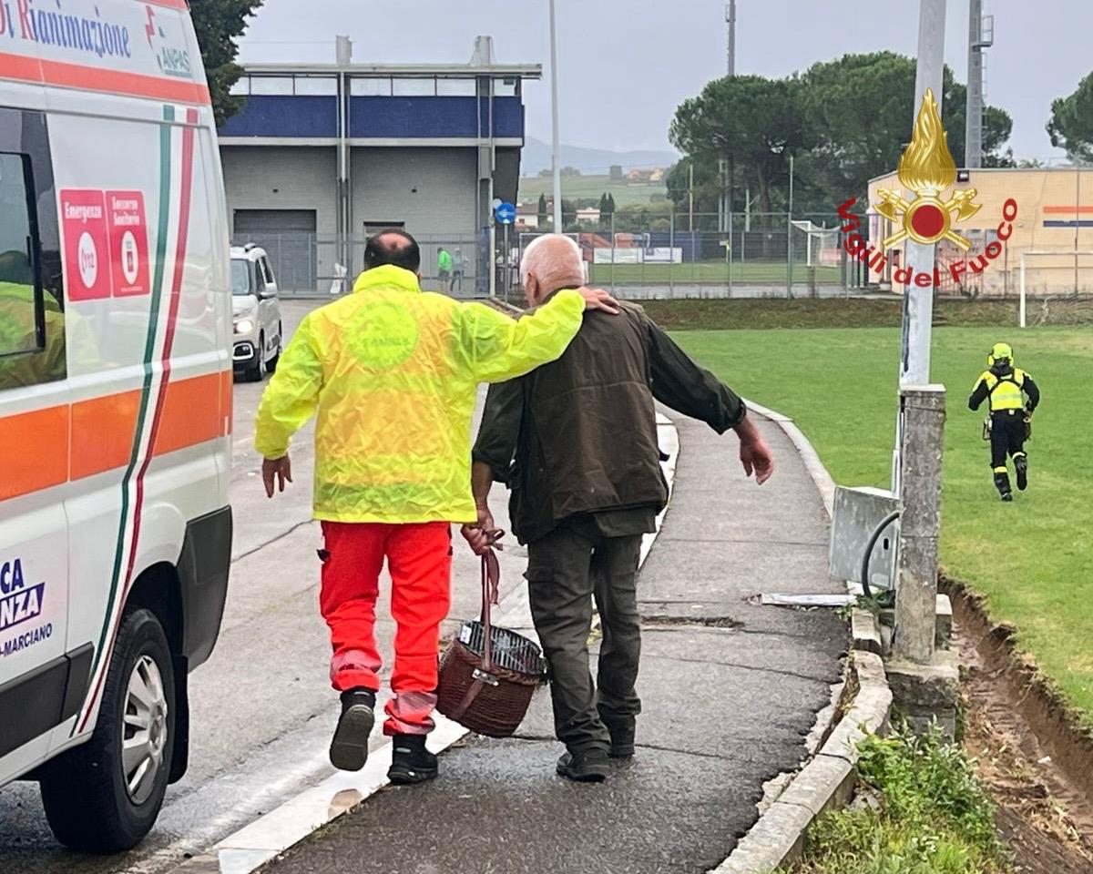 Dispersi nel bosco a Palazzuolo salvati dal Drago due cercatori di funghi