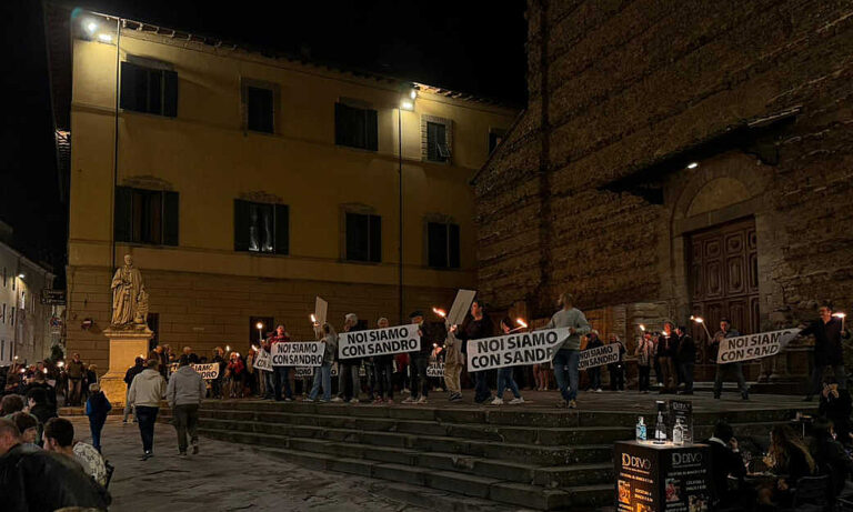 Caso Mugnai, Arezzo si stringe attorno all’imputato: don Natale pronto a testimoniare