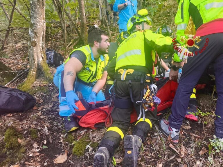 Infortunio nei boschi alla diga di Ruscello: soccorso con l’elicottero dei Vigili del Fuoco
