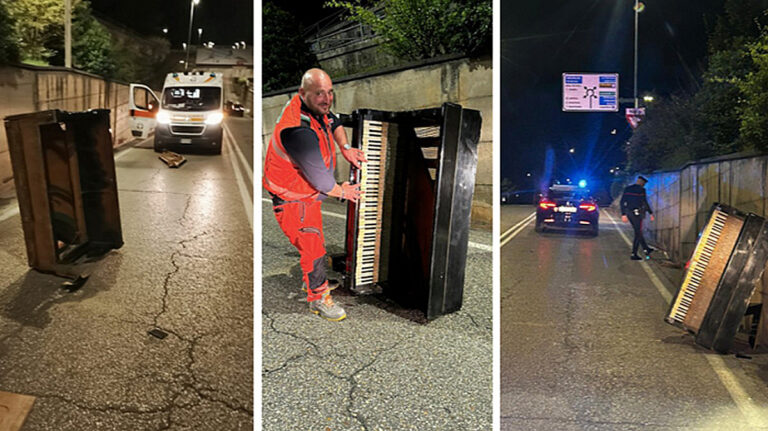 Arezzo, ambulanza bloccata da un pianoforte in mezzo alla strada: “Pronto soccorso in DO maggiore”
