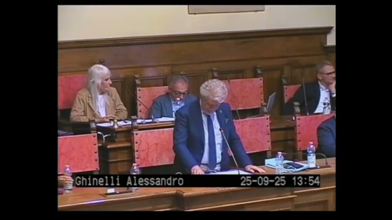Ghinelli tra Baselitz, Cenerentola e la “rava della fava”: il sindaco distratto ma elegante