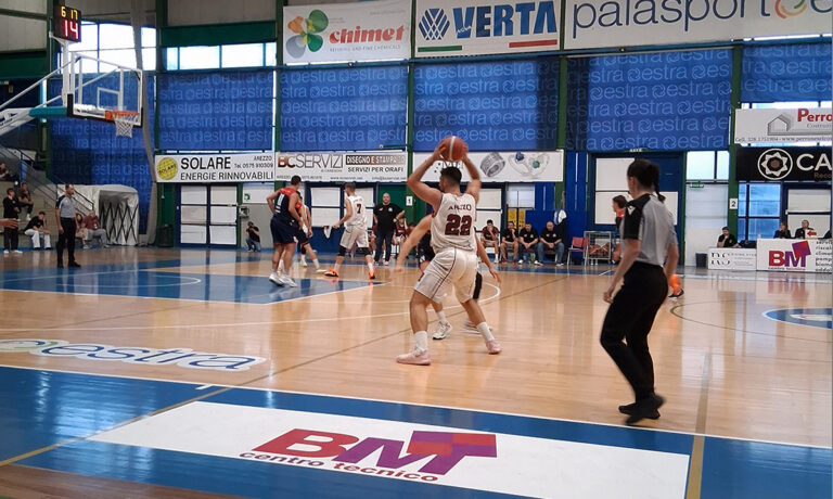 La BM Arezzo si sblocca: vittoria su Cecina per 72-64 e primo successo in campionato