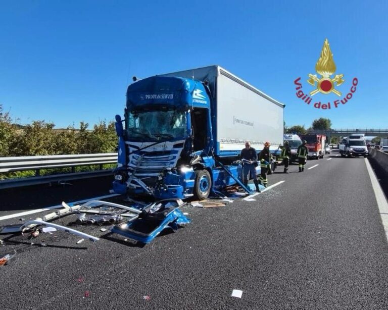 Tamponamento tra due mezzi pesanti in A1: un ferito grave trasportato a Careggi in elisoccorso