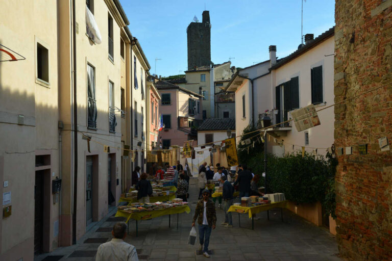 Scatti da ‘Uno Nessuno e Centomila’: la magia della lettura tra le piazze di Castiglion Fiorentino