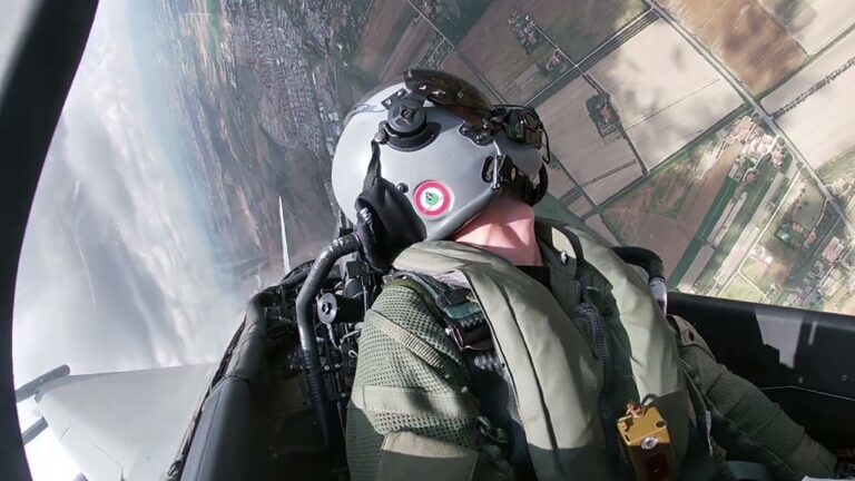Boati nell’aretino, paura e curiosità: erano due Eurofighter in volo supersonico