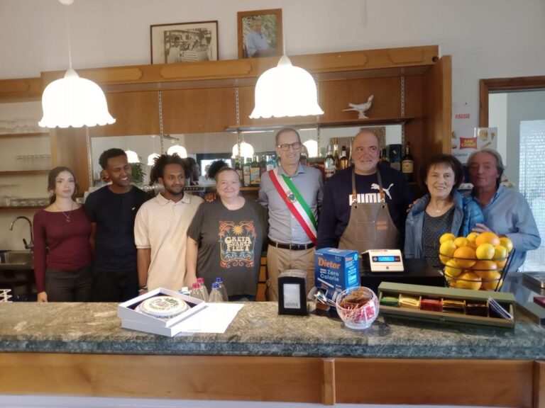 Una famiglia fiorentina ridà vita al cuore di Cetica: riapre il bar del paese