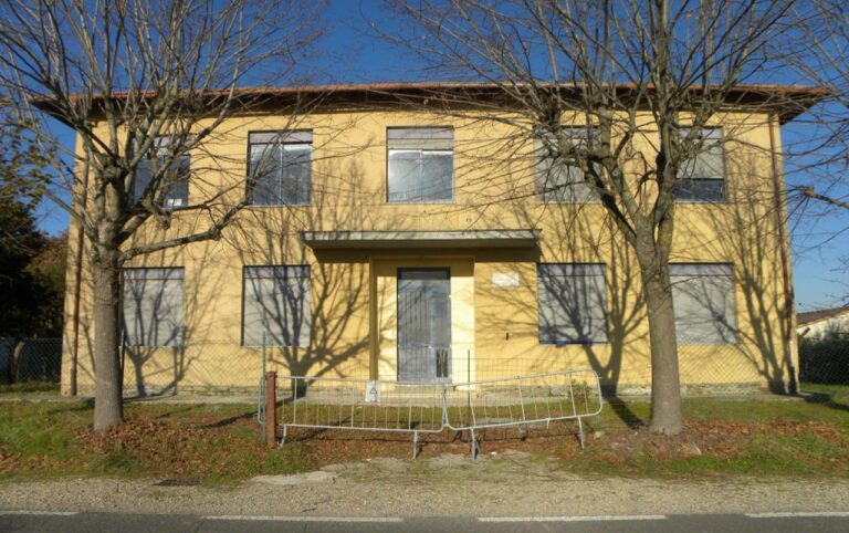 Cortona, all’asta due ex scuole delle frazioni di Poggioni e San Lorenzo