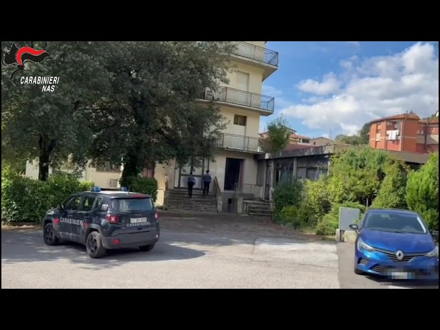 Arezzo, irregolarità nella gestione dei centri migranti: cinque indagati e sequestro da 720mila euro alla cooperativa Desy
