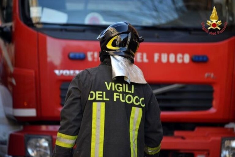 Incendio in un appartamento di via Fabio Filzi ad Arezzo: intervento dei Vigili del Fuoco
