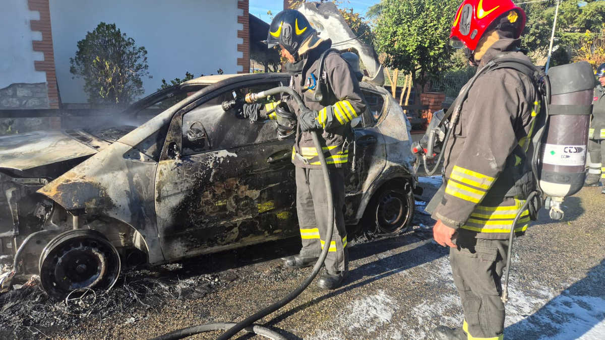 Auto bruciata
