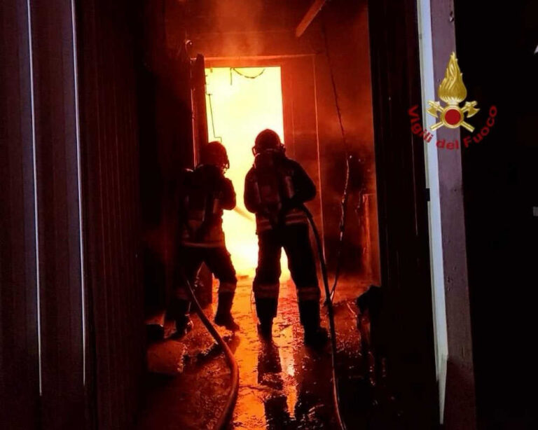 Incendio fermato in fabbrica orafa