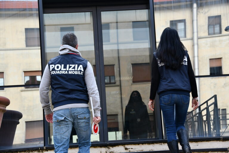 Furti nei supermercati, arrestati tre cittadini romeni